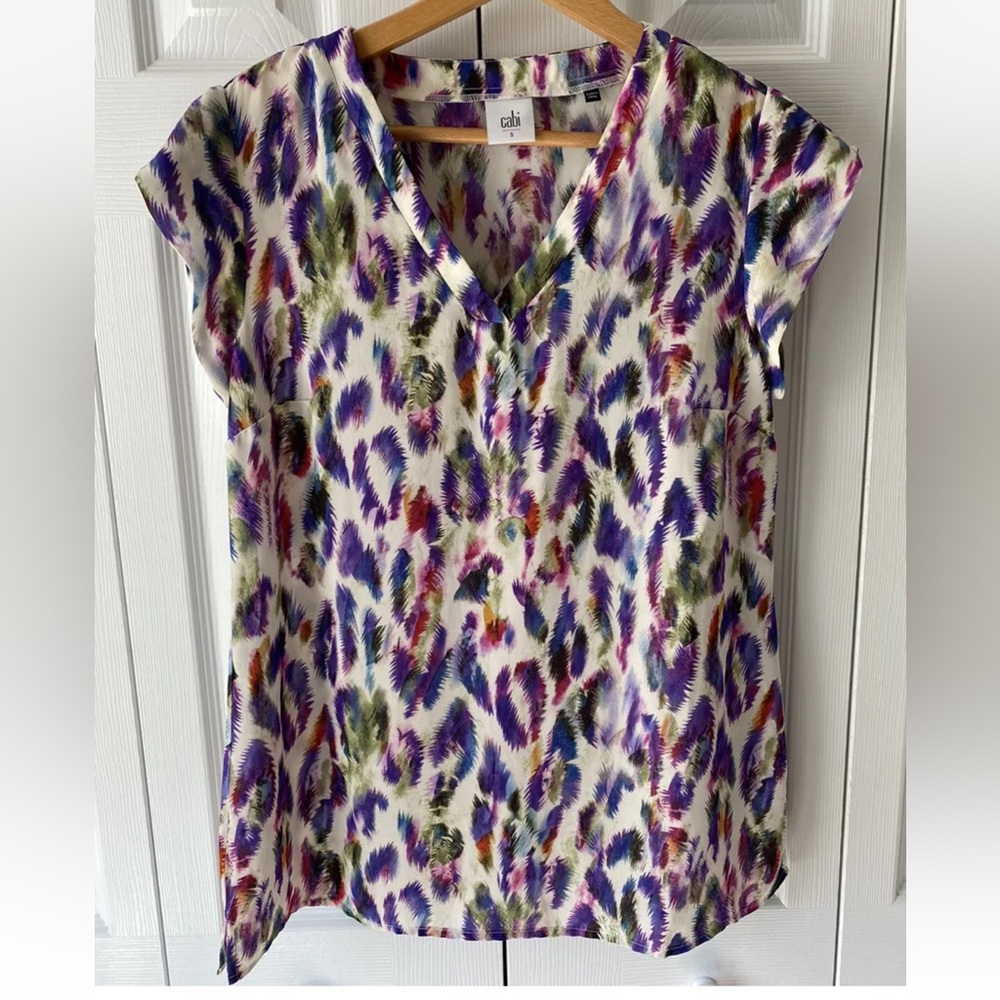 CAbi Size Small Plume Feather Print Blouse Short Sleeve Style 5027